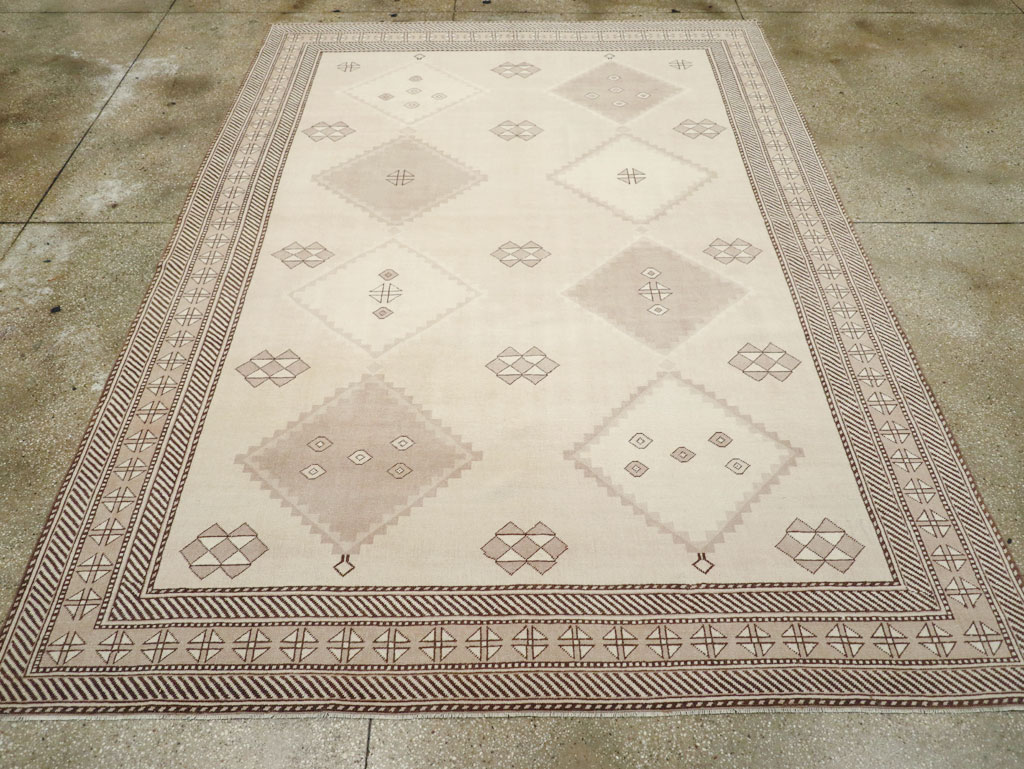 Vintage Turkish Anatolian Small Room Size Carpet, No.31020 - Staging