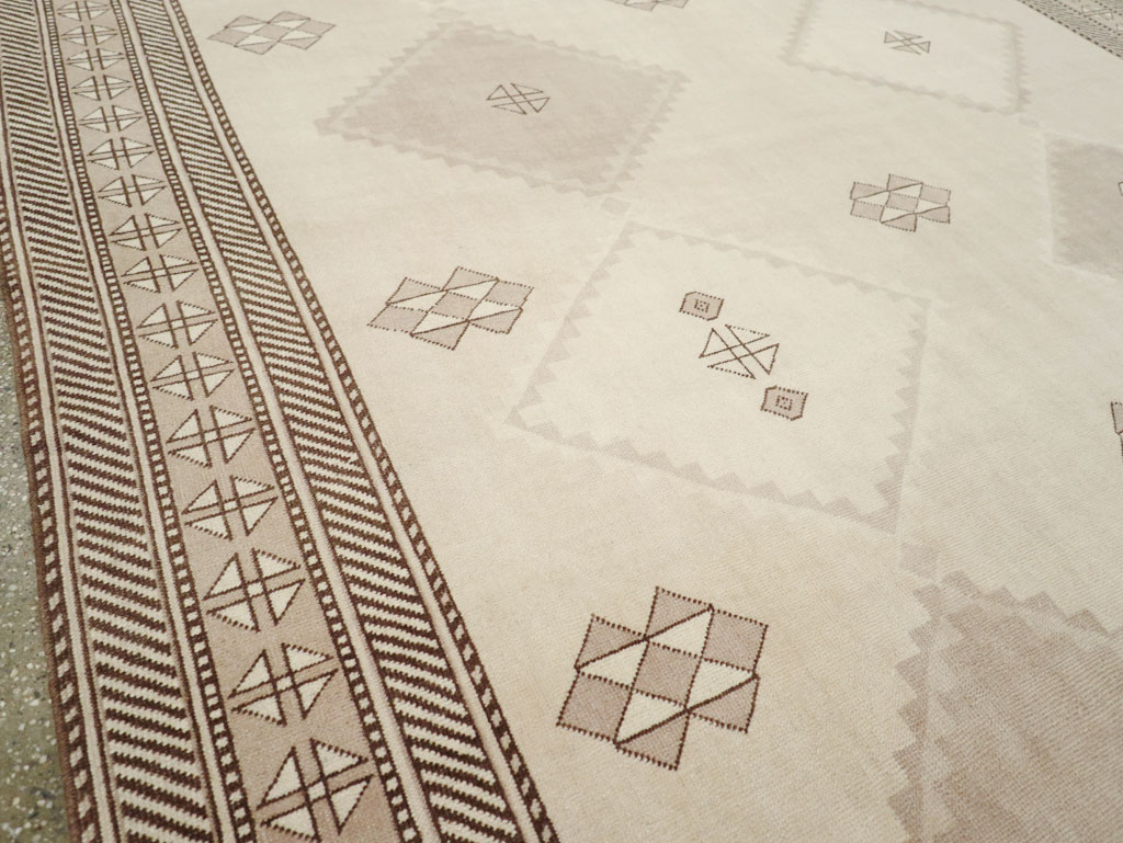 Vintage Turkish Anatolian Small Room Size Carpet, No.31020 - Staging