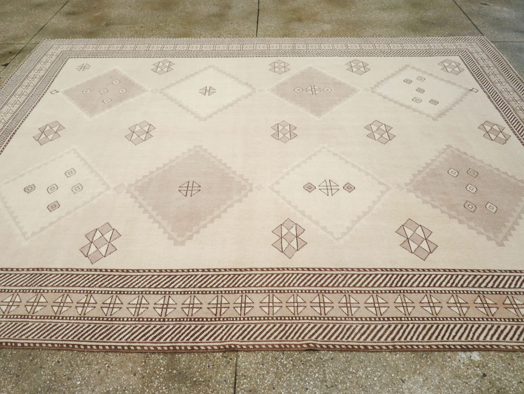 Vintage Turkish Anatolian Small Room Size Carpet, No.31020 - Staging