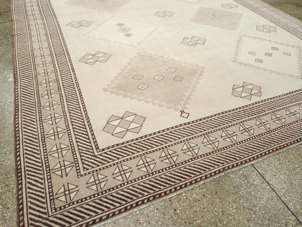 Vintage Turkish Anatolian Small Room Size Carpet, No.31020 - Staging