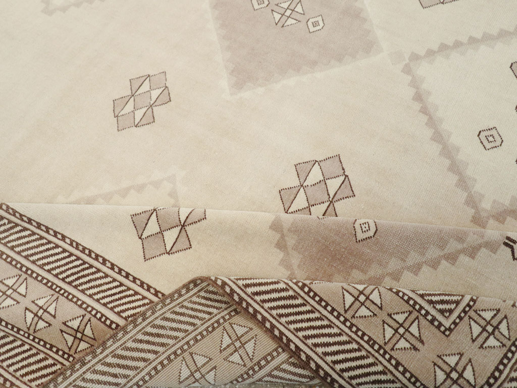 Vintage Turkish Anatolian Small Room Size Carpet, No.31020 - Staging