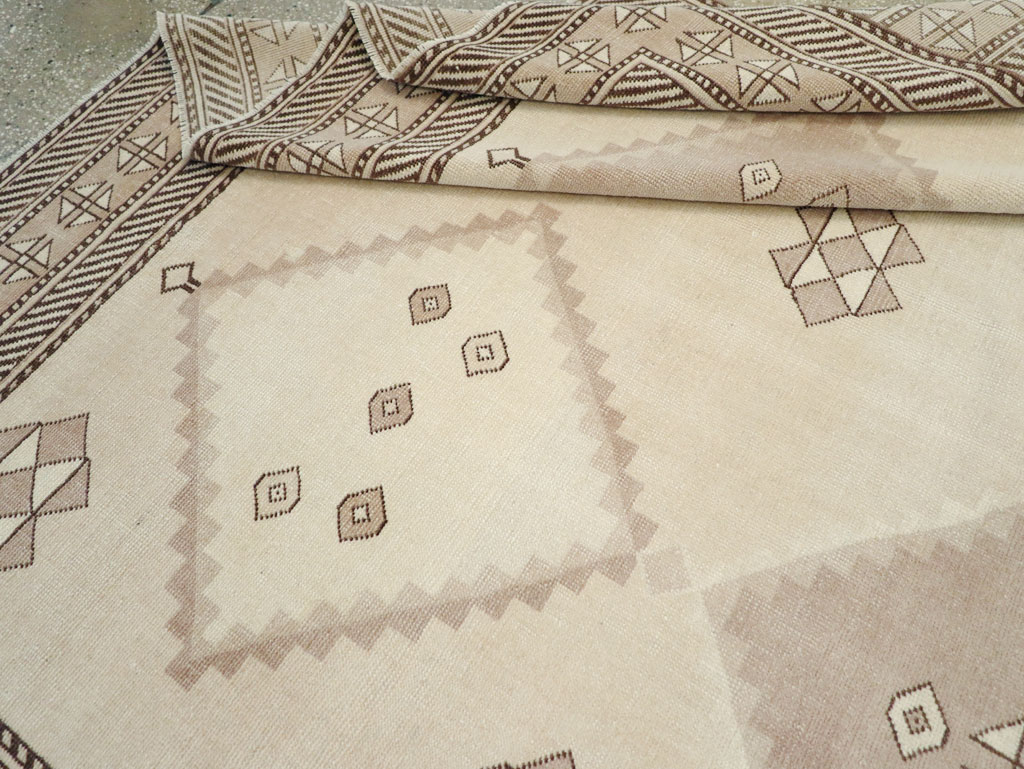 Vintage Turkish Anatolian Small Room Size Carpet, No.31020 - Staging