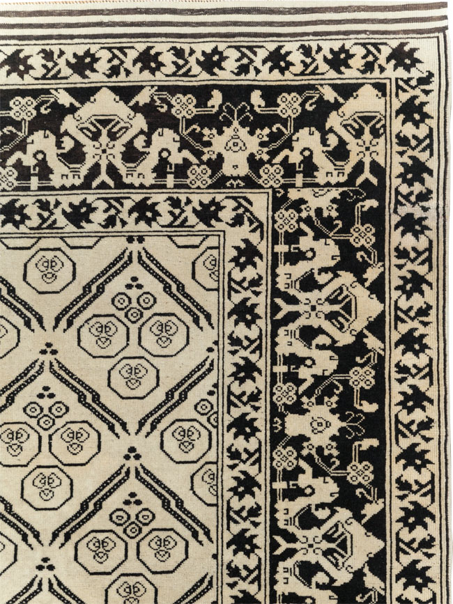 Vintage Turkish Anatolian Accent Rug, No.31028 - Staging