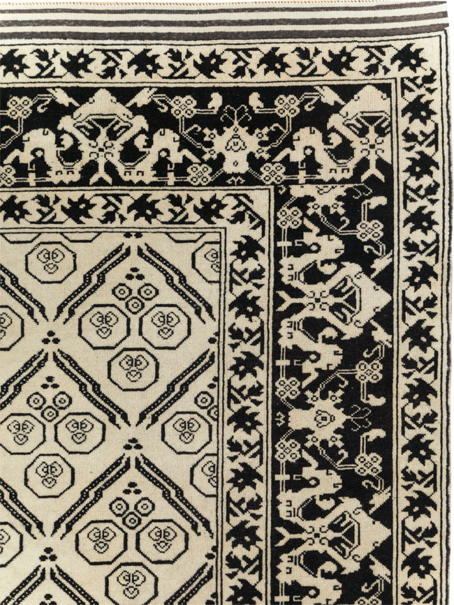 Vintage Turkish Anatolian Accent Rug, No.31028 - Staging
