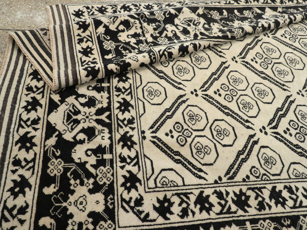 Vintage Turkish Anatolian Accent Rug, No.31028 - Staging