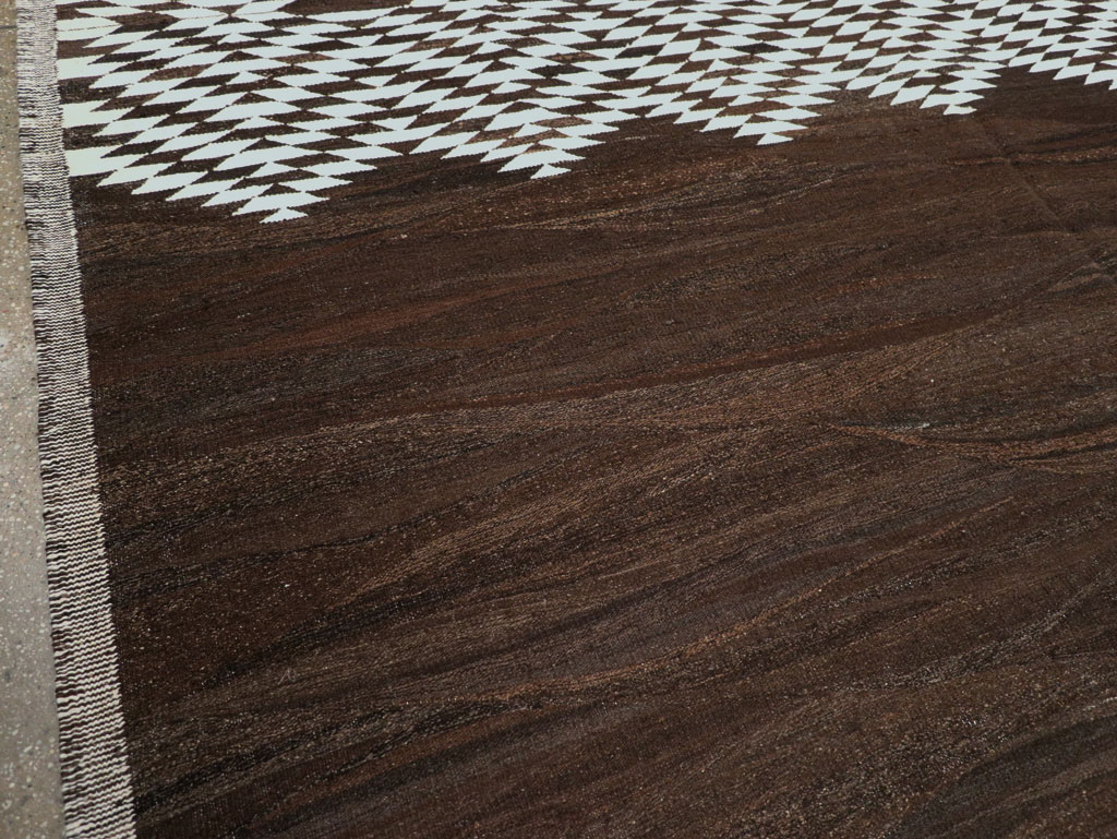 Contemporary Turkish Flatweave Kilim Room Size Carpet, No.31046 - Staging