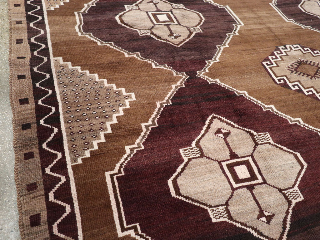 Vintage Turkish Anatolian Room Size Carpet, No.31062 - Staging