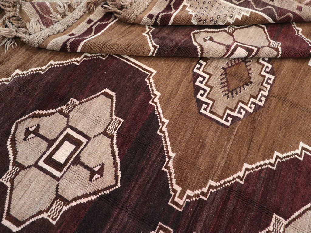 Vintage Turkish Anatolian Room Size Carpet, No.31062 - Staging