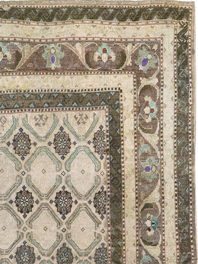 Vintage Persian Mahal Gallery Rug, No.31070 - Staging