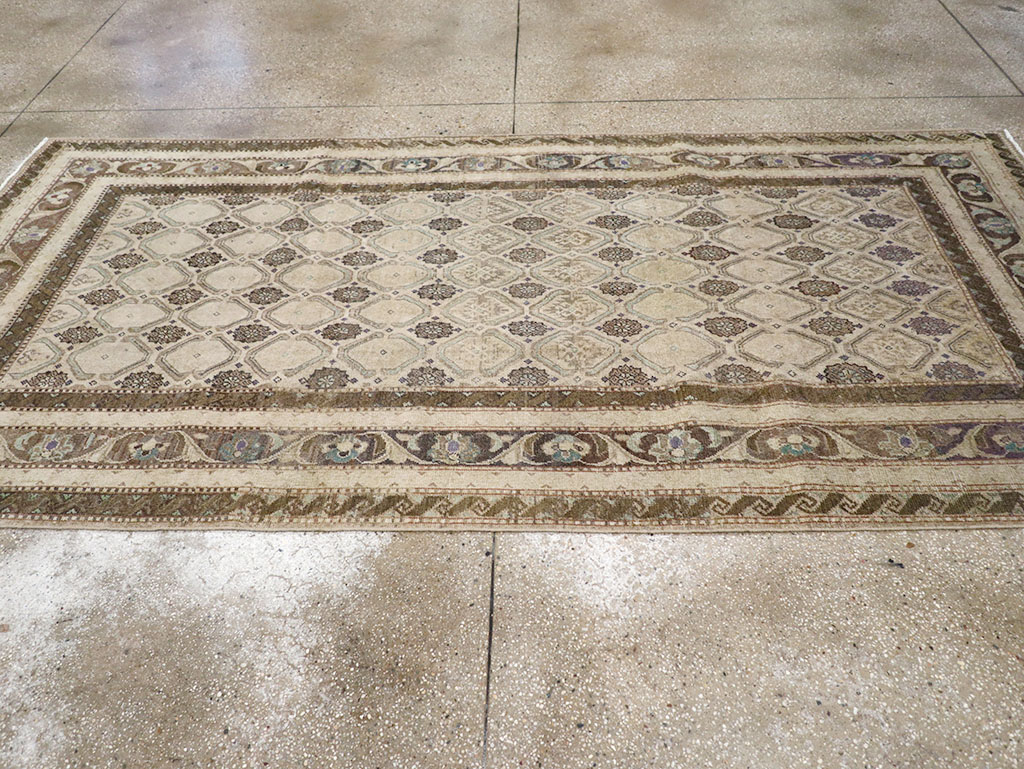 Vintage Persian Mahal Gallery Rug, No.31070 - Staging