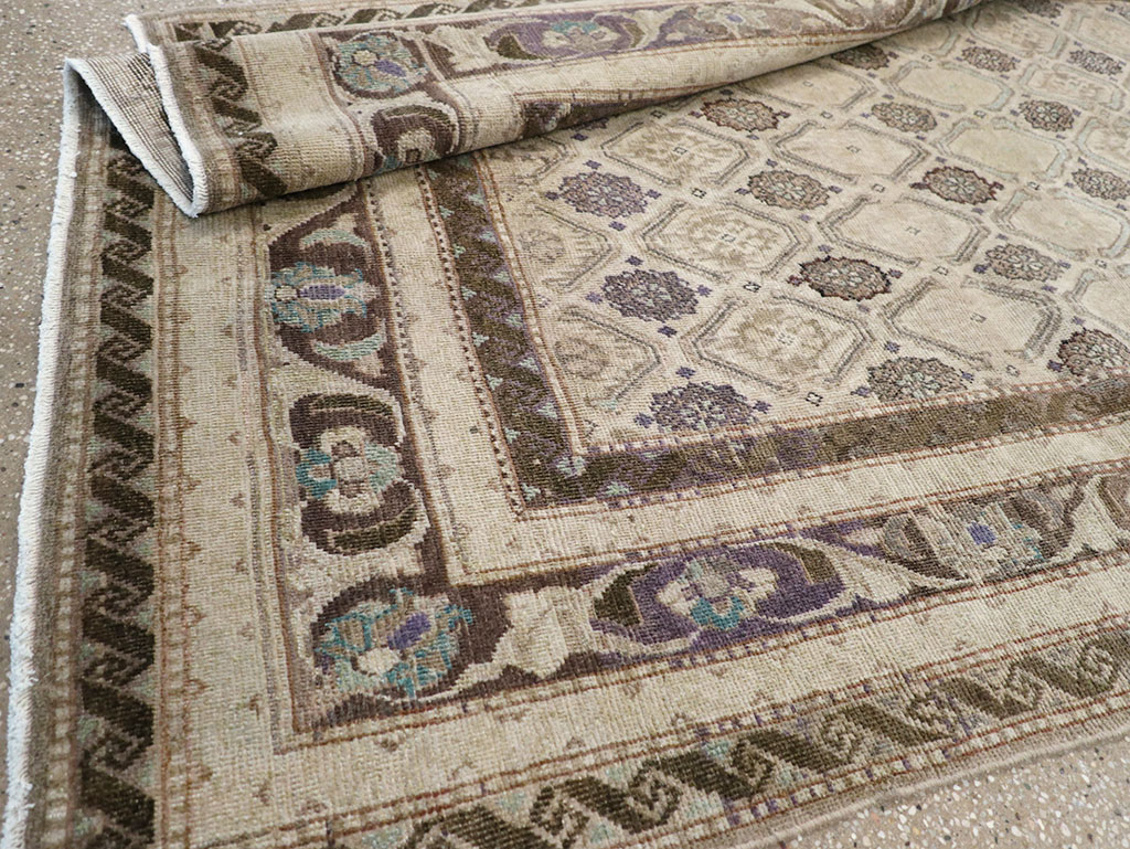 Vintage Persian Mahal Gallery Rug, No.31070 - Staging