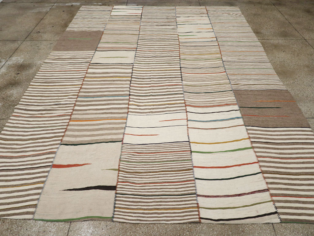 Contemporary Turkish Flatweave Kilim Room Size Carpet, No.31072 - Staging