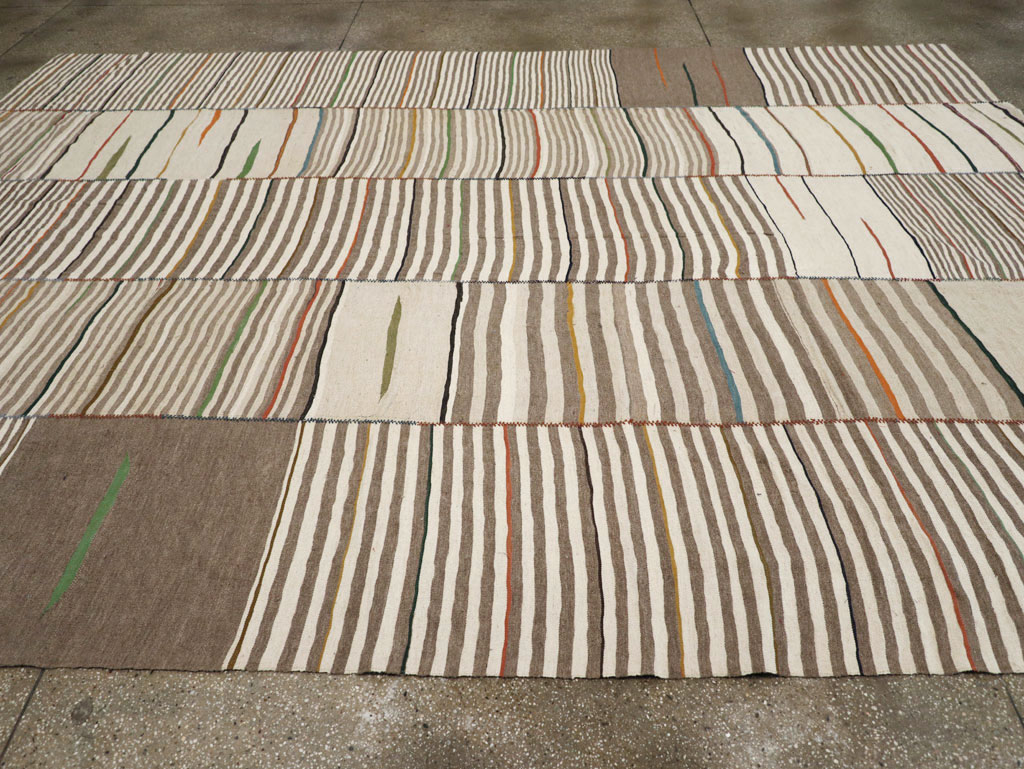 Contemporary Turkish Flatweave Kilim Room Size Carpet, No.31072 - Staging