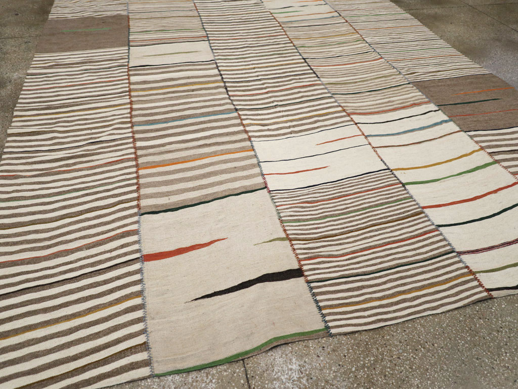 Contemporary Turkish Flatweave Kilim Room Size Carpet, No.31072 - Staging