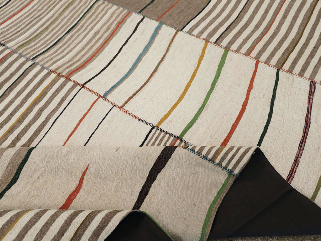 Contemporary Turkish Flatweave Kilim Room Size Carpet, No.31072 - Staging