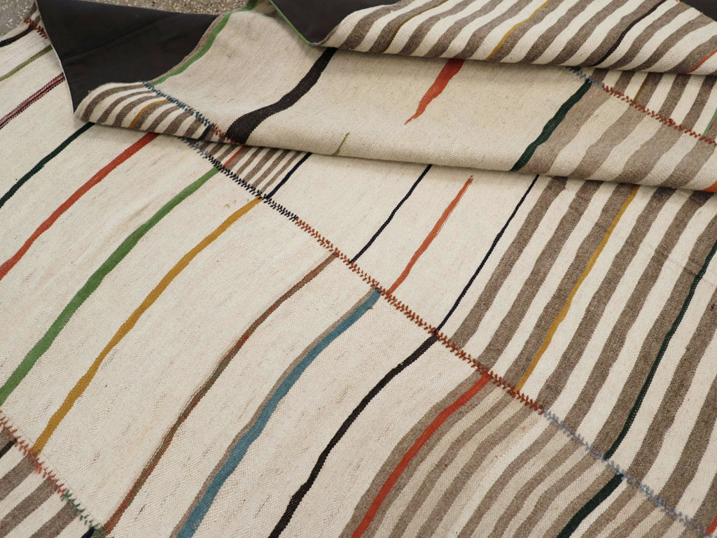 Contemporary Turkish Flatweave Kilim Room Size Carpet, No.31072 - Staging