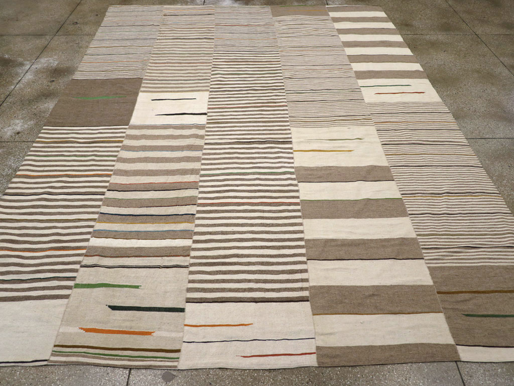 Contemporary Turkish Flatweave Kilim Room Size Carpet, No.31075 - Staging