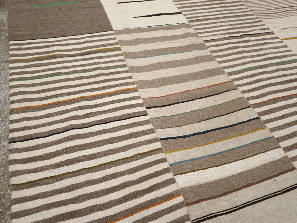 Contemporary Turkish Flatweave Kilim Room Size Carpet, No.31075 - Staging