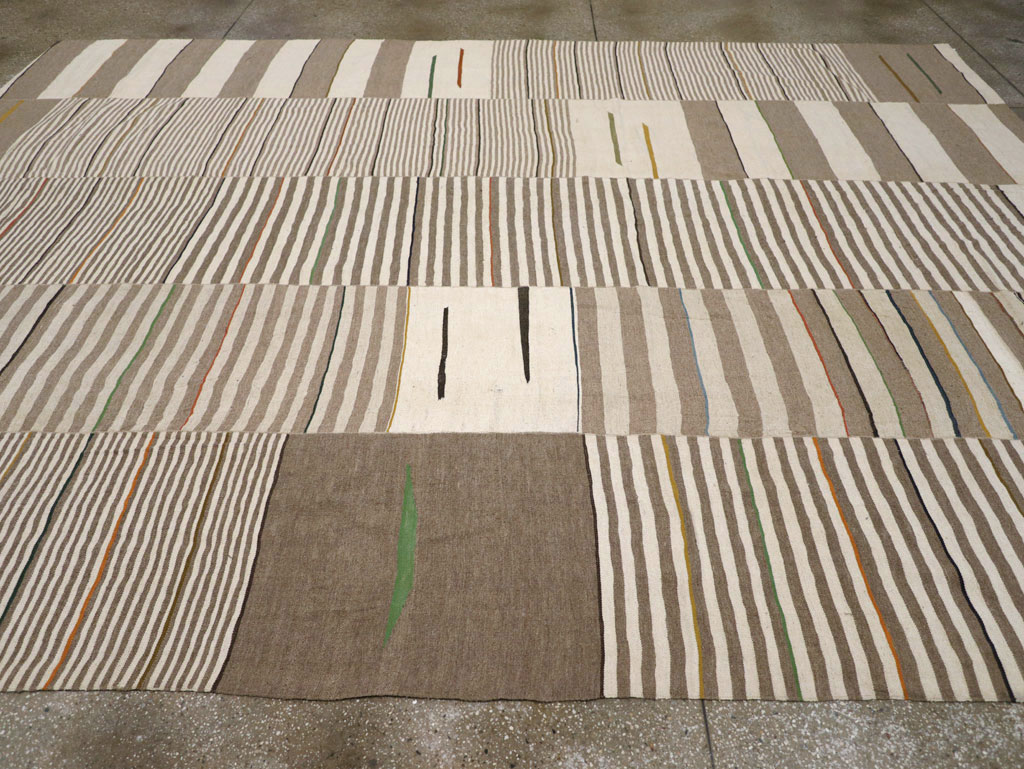 Contemporary Turkish Flatweave Kilim Room Size Carpet, No.31075 - Staging