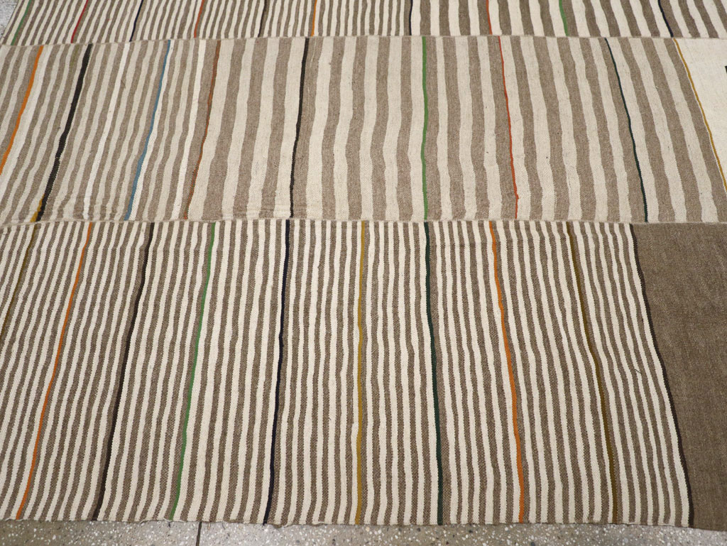 Contemporary Turkish Flatweave Kilim Room Size Carpet, No.31075 - Staging