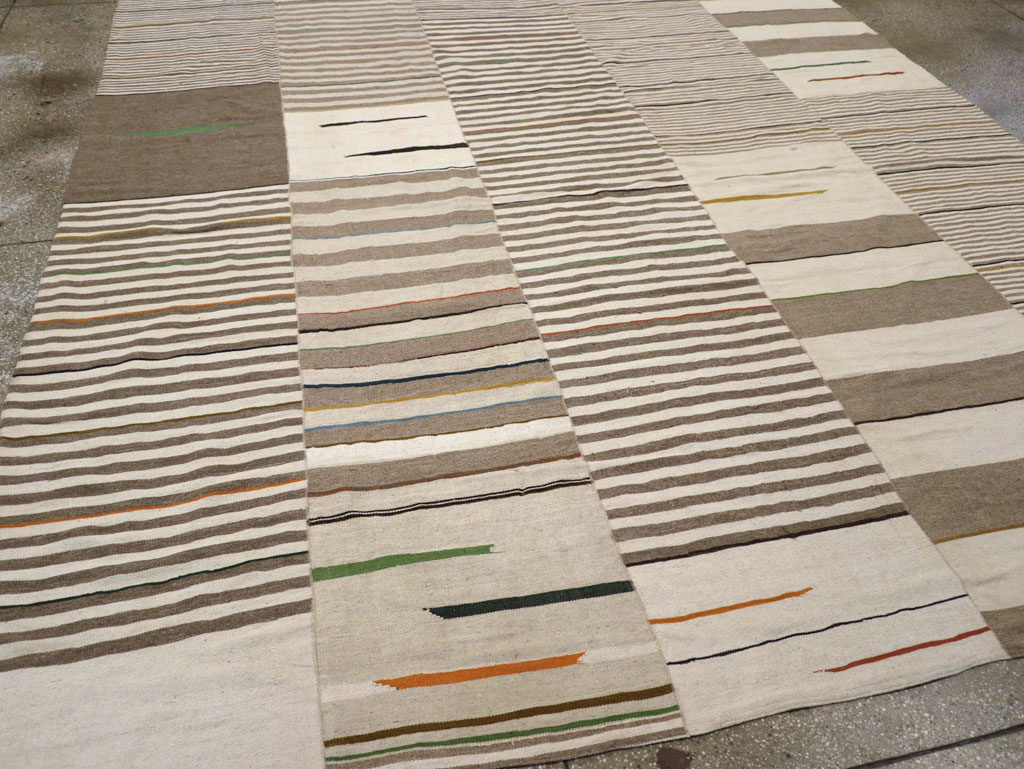 Contemporary Turkish Flatweave Kilim Room Size Carpet, No.31075 - Staging