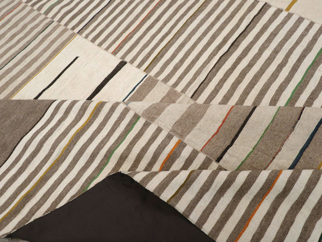 Contemporary Turkish Flatweave Kilim Room Size Carpet, No.31075 - Staging