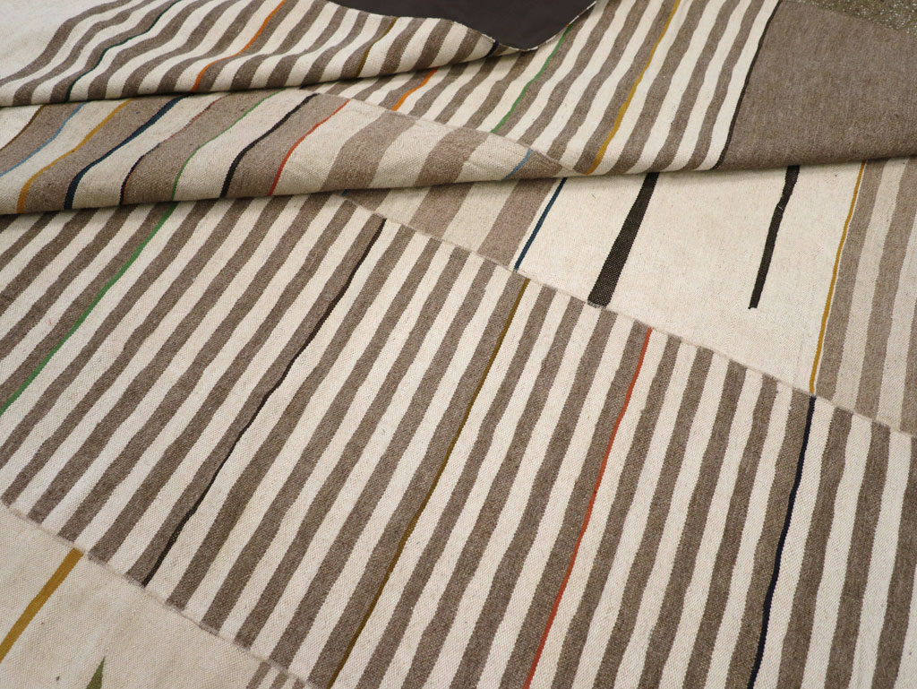 Contemporary Turkish Flatweave Kilim Room Size Carpet, No.31075 - Staging