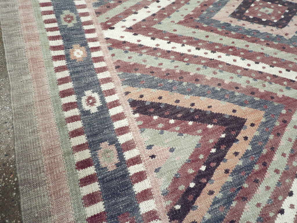 Modern Turkish Flatweave Kilim Room Size Carpet, No.31080 - Staging