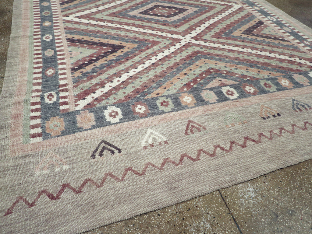 Modern Turkish Flatweave Kilim Room Size Carpet, No.31080 - Staging