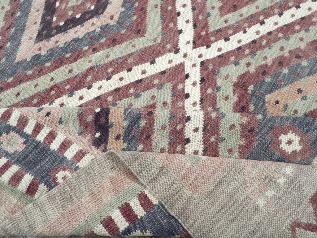 Modern Turkish Flatweave Kilim Room Size Carpet, No.31080 - Staging