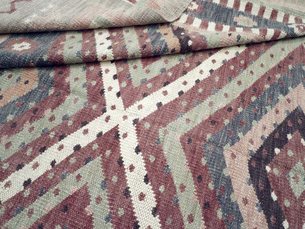 Modern Turkish Flatweave Kilim Room Size Carpet, No.31080 - Staging