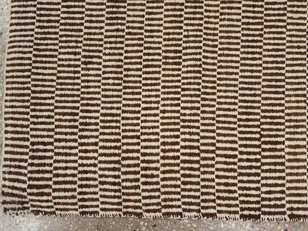 Vintage American Navajo Throw Rug, No.31086 - Staging