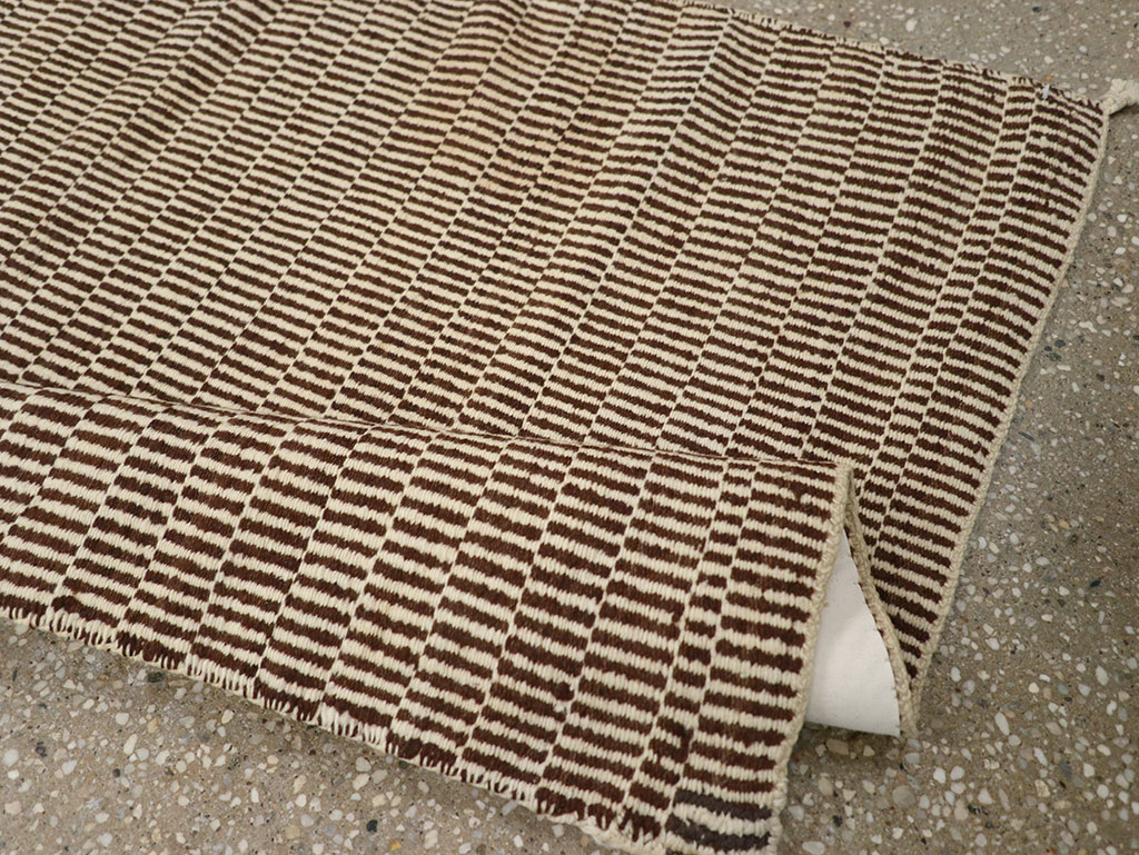 Vintage American Navajo Throw Rug, No.31086 - Staging