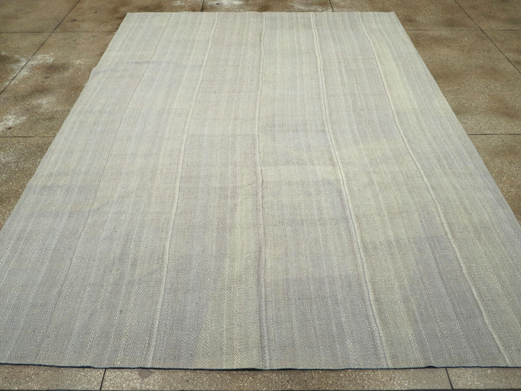 Contemporary Turkish Flatweave Kilim Room Size Carpet, No.31122 - Staging