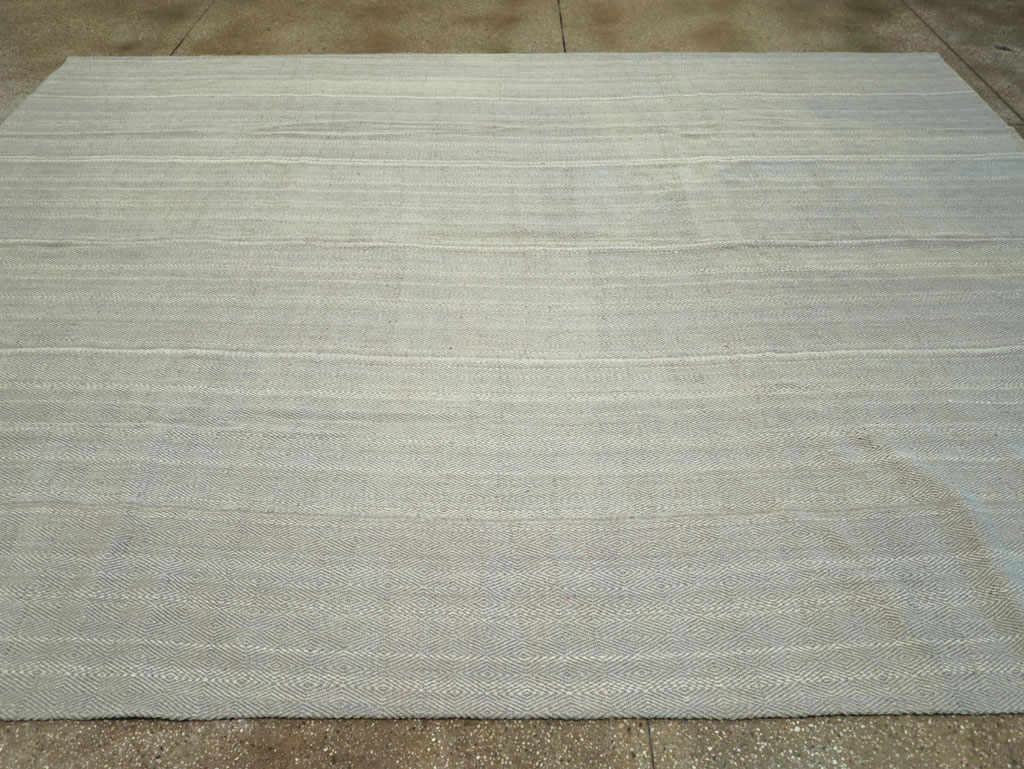 Contemporary Turkish Flatweave Kilim Room Size Carpet, No.31122 - Staging