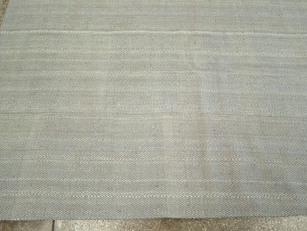 Contemporary Turkish Flatweave Kilim Room Size Carpet, No.31122 - Staging