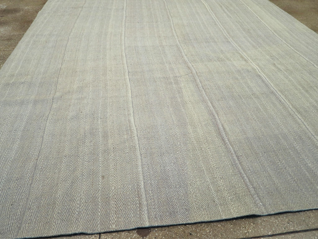 Contemporary Turkish Flatweave Kilim Room Size Carpet, No.31122 - Staging