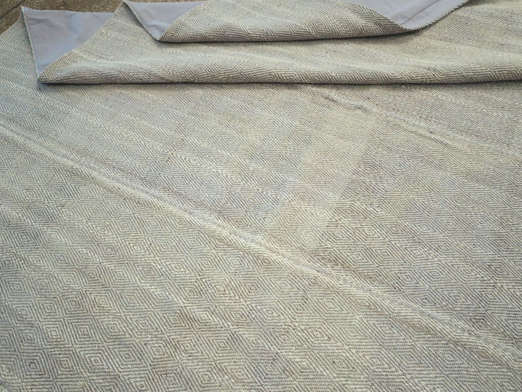 Contemporary Turkish Flatweave Kilim Room Size Carpet, No.31122 - Staging