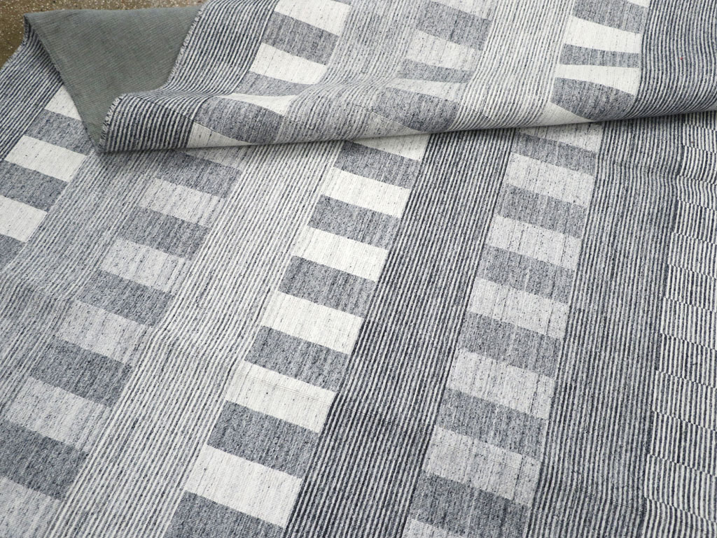 Contemporary Turkish Flatweave Room Size Carpet, No.31123 - Staging