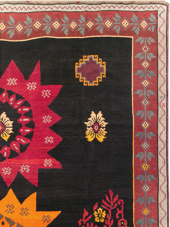 Vintage Turkish Anatolian Large Tribal Room Size Carpet, No.31139 - Staging