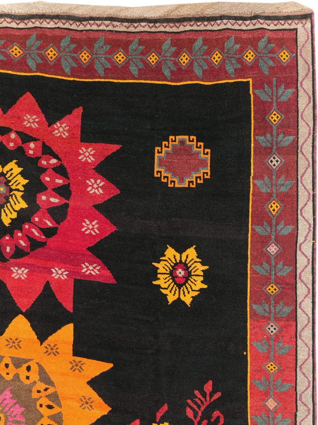 Vintage Turkish Anatolian Large Tribal Room Size Carpet, No.31139 - Staging