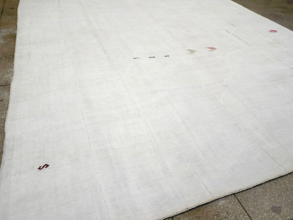 Vintage Turkish Flatweave Kilim Room Size Carpet, No.31175 - Staging