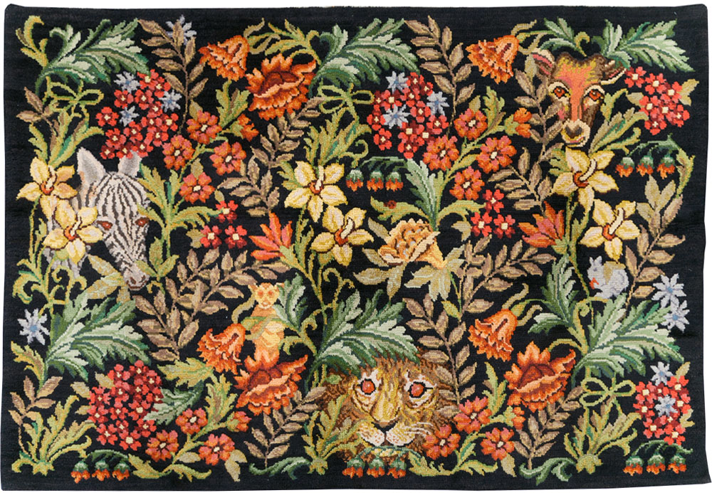 Vintage Portuguese Savonnerie Pictorial Accent Rug, No.31180 - Staging