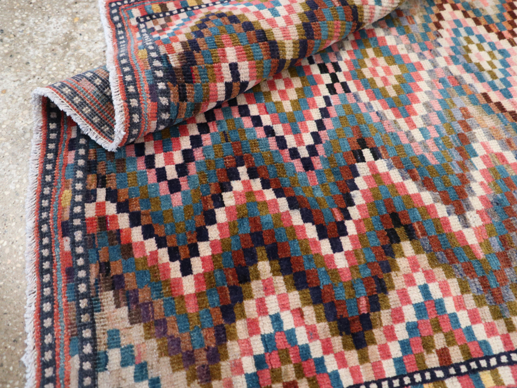 Vintage Persian Mahal Rug, No.31184 - Staging