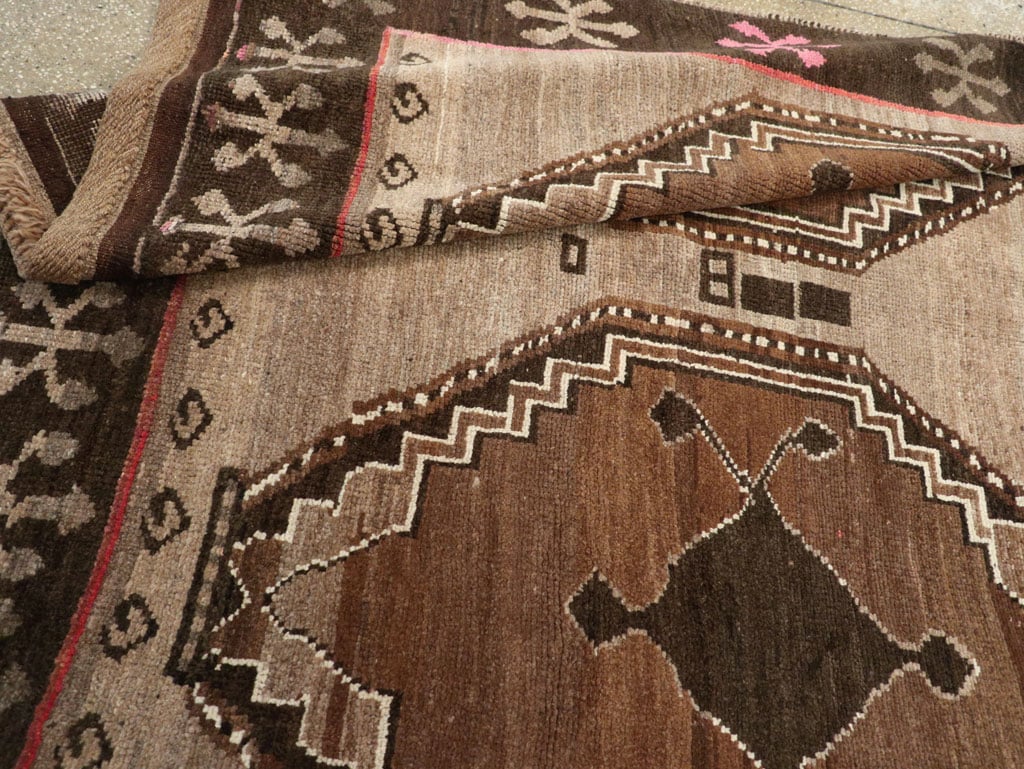 Vintage Turkish Anatolian Tribal Small Room Size Carpet, No.31200 - Staging