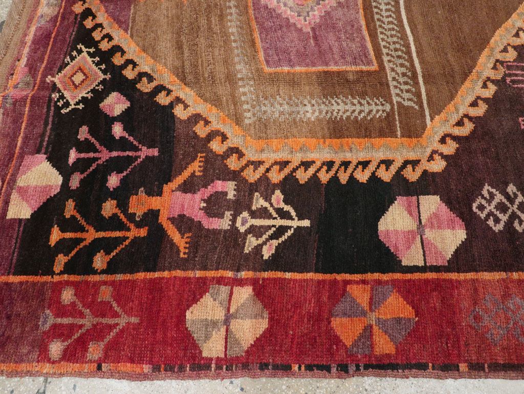 Vintage Turkish Anatolian Tribal Room Size Carpet, No.31218 - Staging