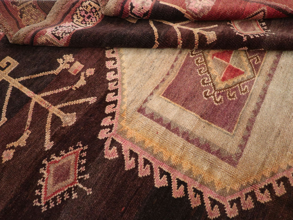 Vintage Turkish Anatolian Tribal Room Size Carpet, No.31218 - Staging