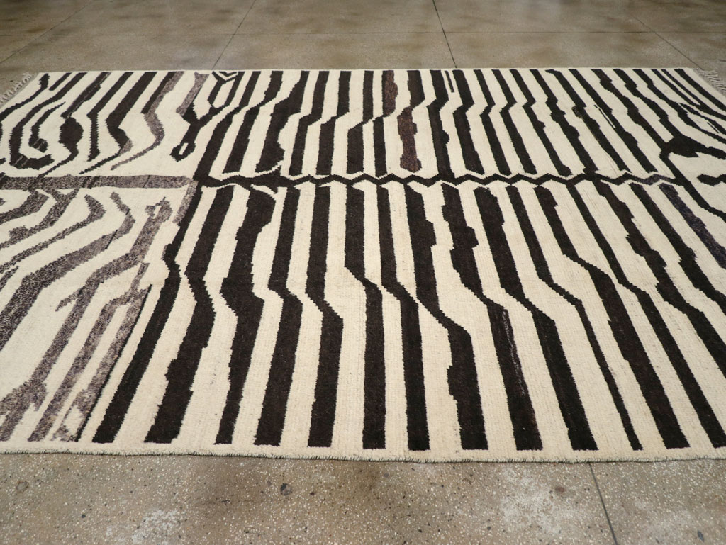 Contemporary Turkish Zebra Print Room Size Carpet, No.31243 - Staging