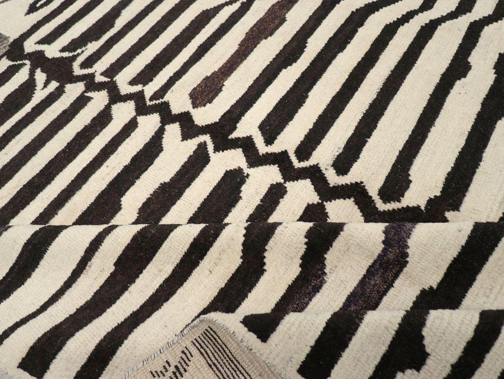 Contemporary Turkish Zebra Print Room Size Carpet, No.31243 - Staging