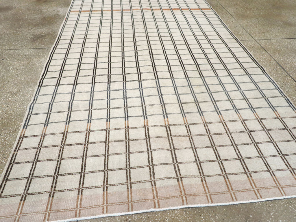 Vintage Turkish Anatolian Accent Carpet, No.31354 - Staging